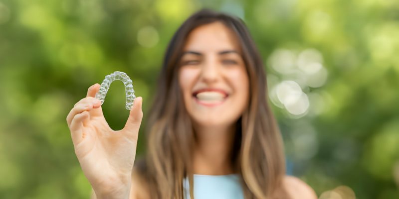 Is Invisalign Treatment Helpful In Closing Tooth Gaps Effectively?_FI
